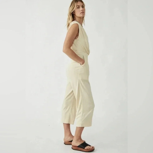 Free People Avery Jumpsuit One Shoulder Wide Leg Pocket Cream Zip Size B683 - Picture 2 of 5